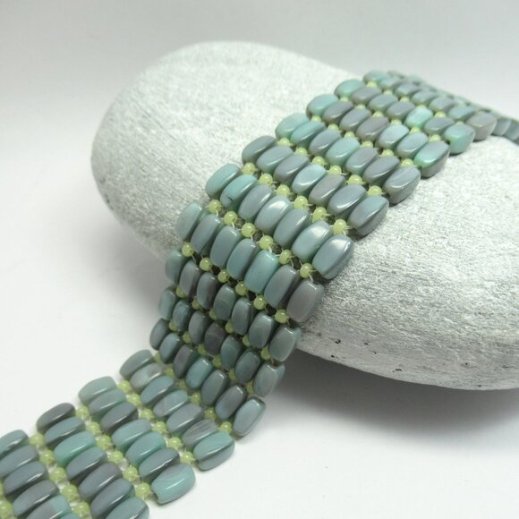 Handwoven grey UG bead bracelet - Picture 1 of 16